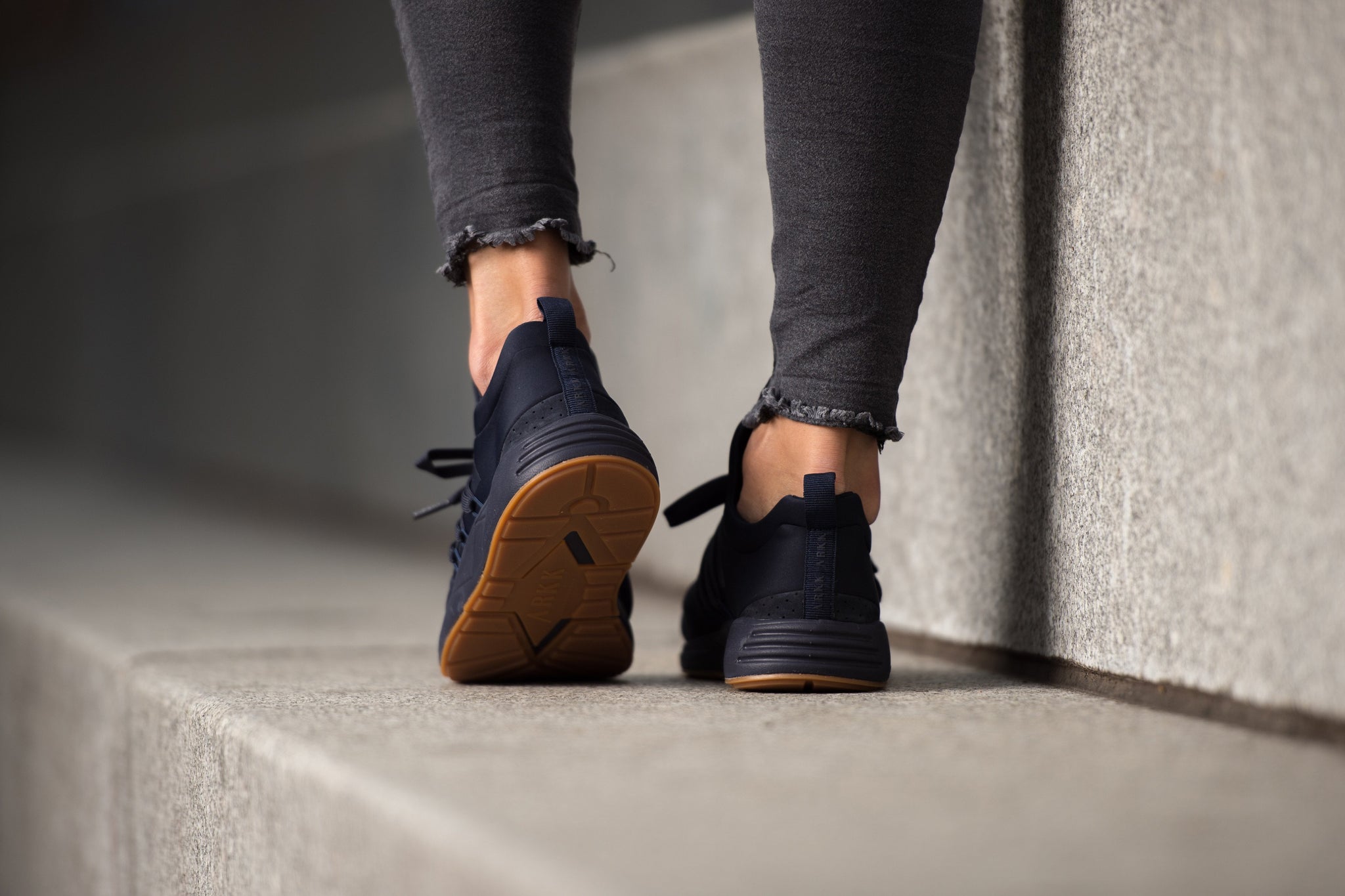 Raven Nubuck S-E15 Midnight Gum - Women