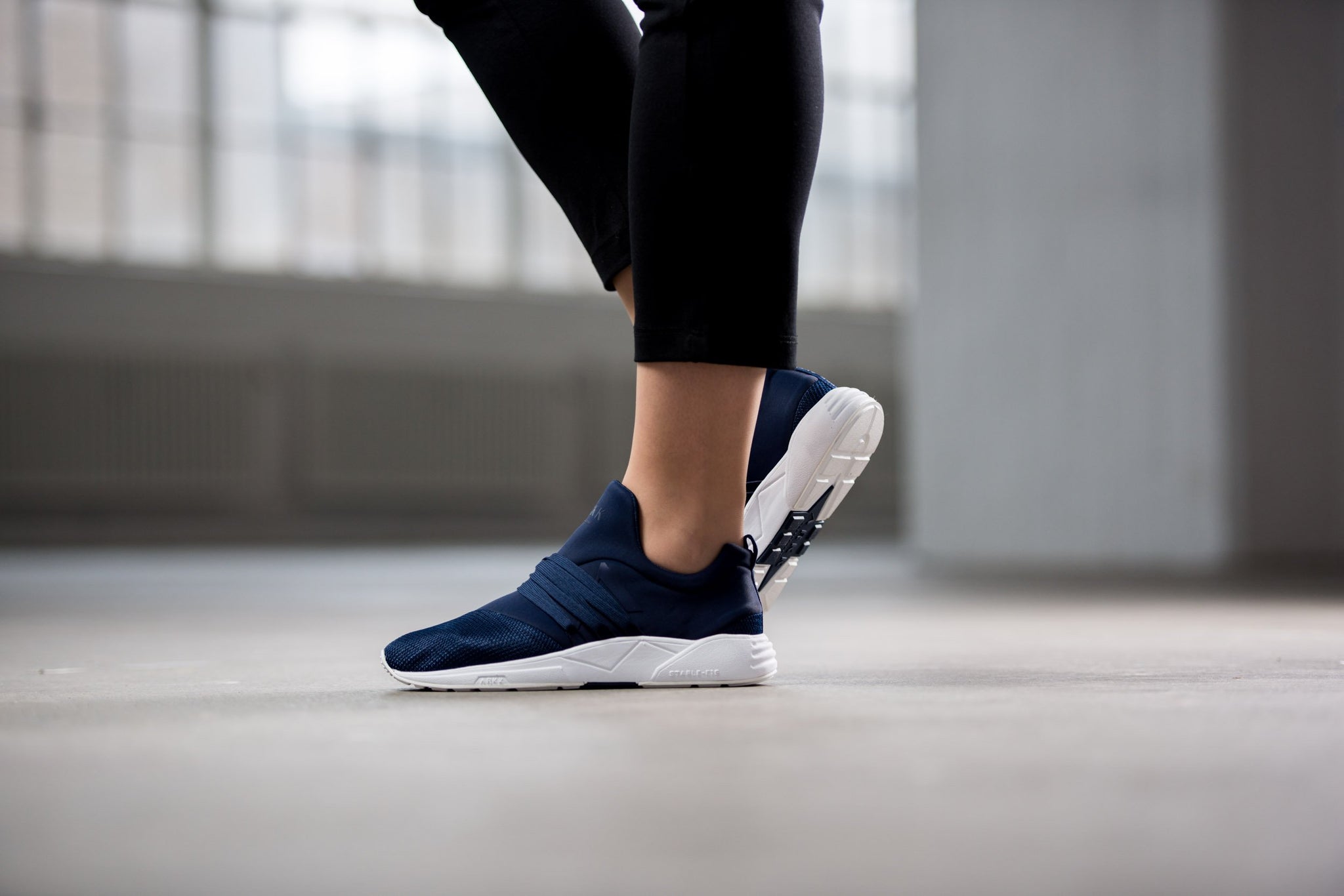 Raven Mesh S-E15 Navy White - Women