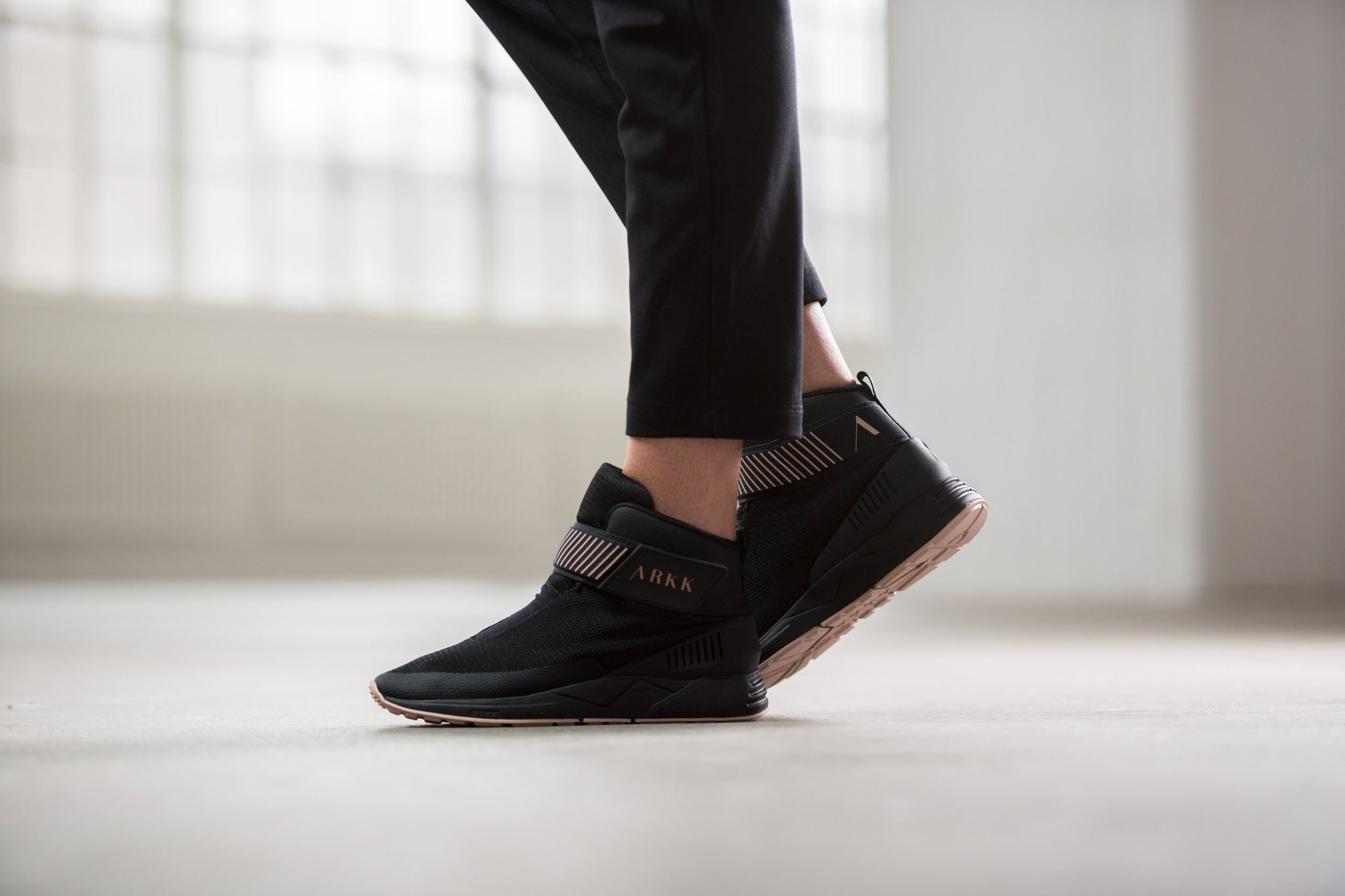 Pythron S-E15 Black Roebuck - Women