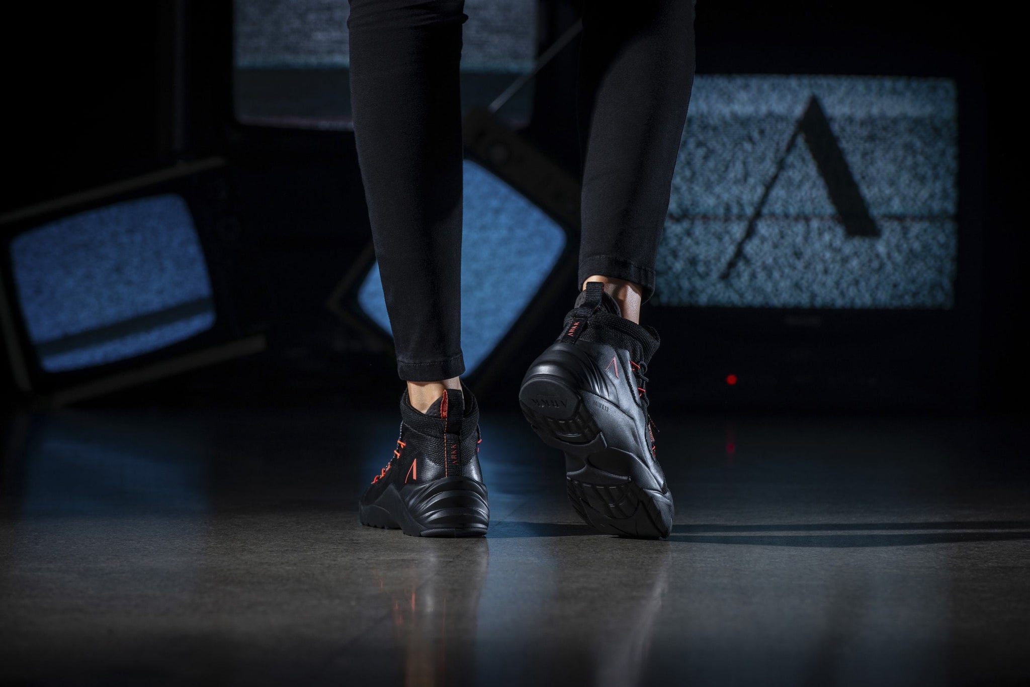 ARKK Copenhagen - Main Line Chrontech Mesh HS W13 Black Neon Coral-Women Chrontech Black