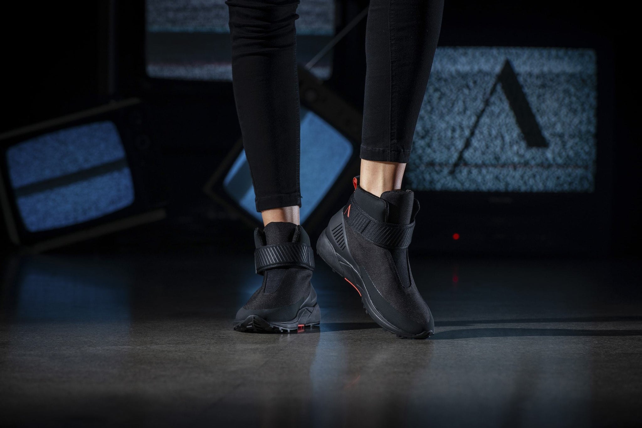 ARKK Copenhagen - Main Line Pythron Mesh 2.0 S-E15 Vibram® Black Neon Coral-Women Pythron Black