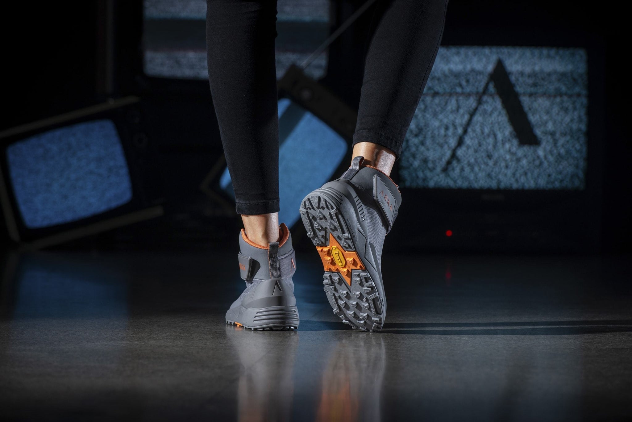 ARKK Copenhagen - Main Line Pythron Mesh 2.0 S-E15 Vibram® Titanium Orange-Women Pythron