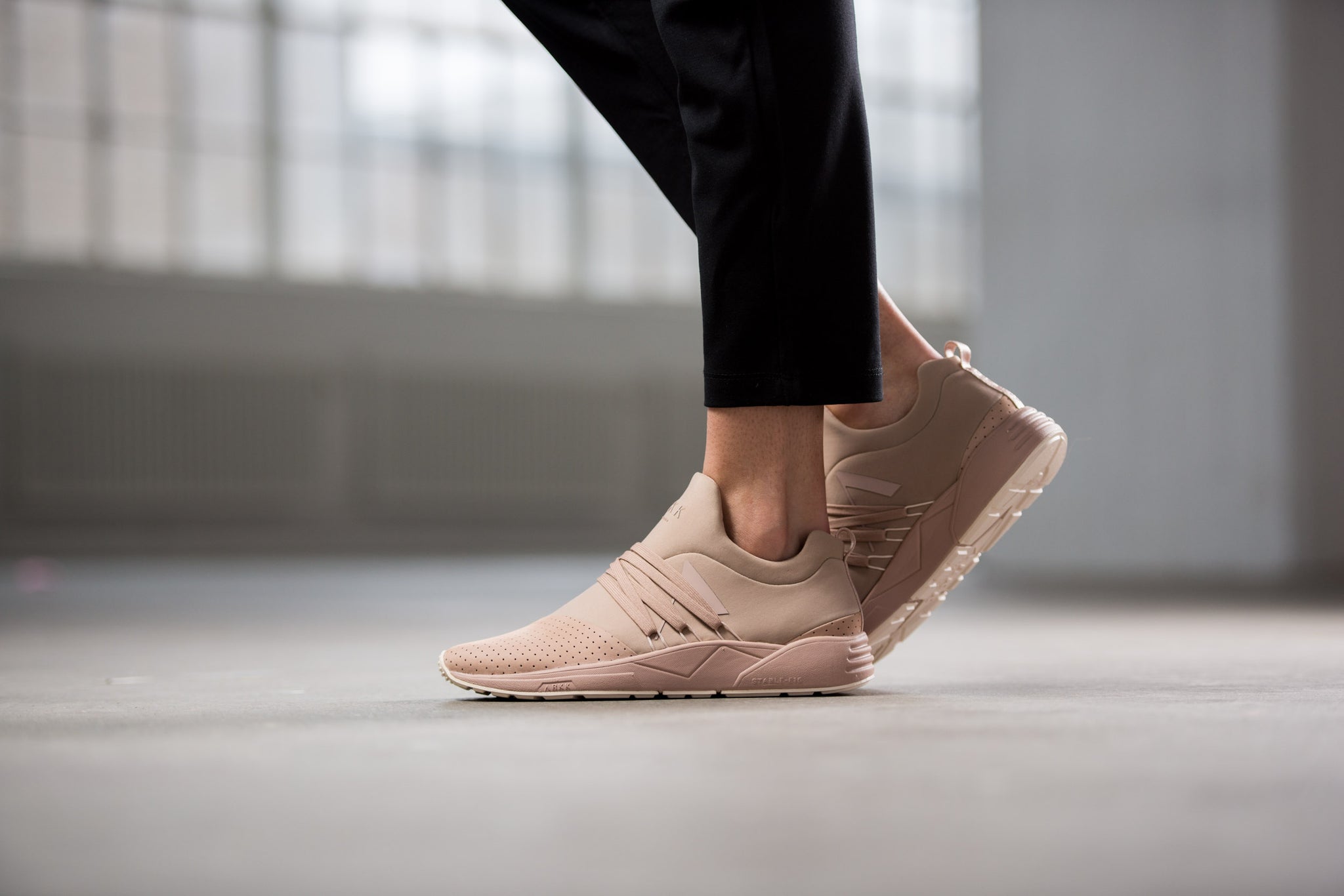 ARKK Collection Raven Nubuck S-E15 Roebuck Creme - Women Raven Roebuck
