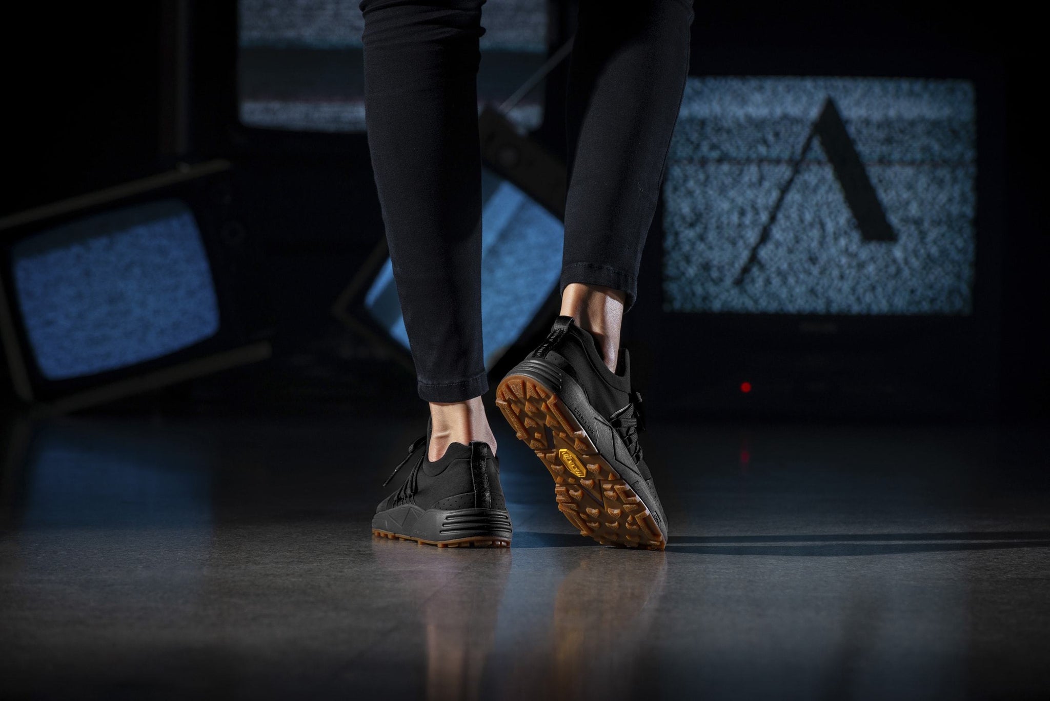 ARKK Copenhagen - Main Line Raven Nubuck S-E15 Vibram® Black Gum-Women Raven Black