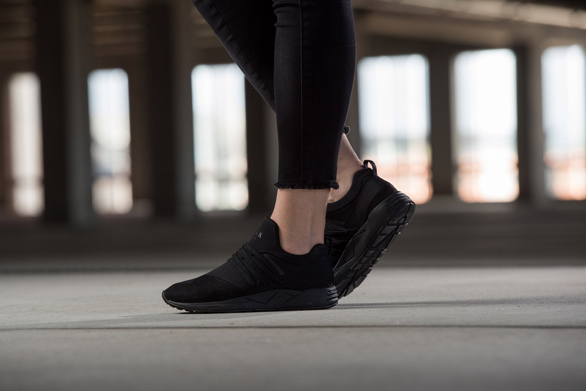 Raven Nubuck S-E15 Triple Black - Women