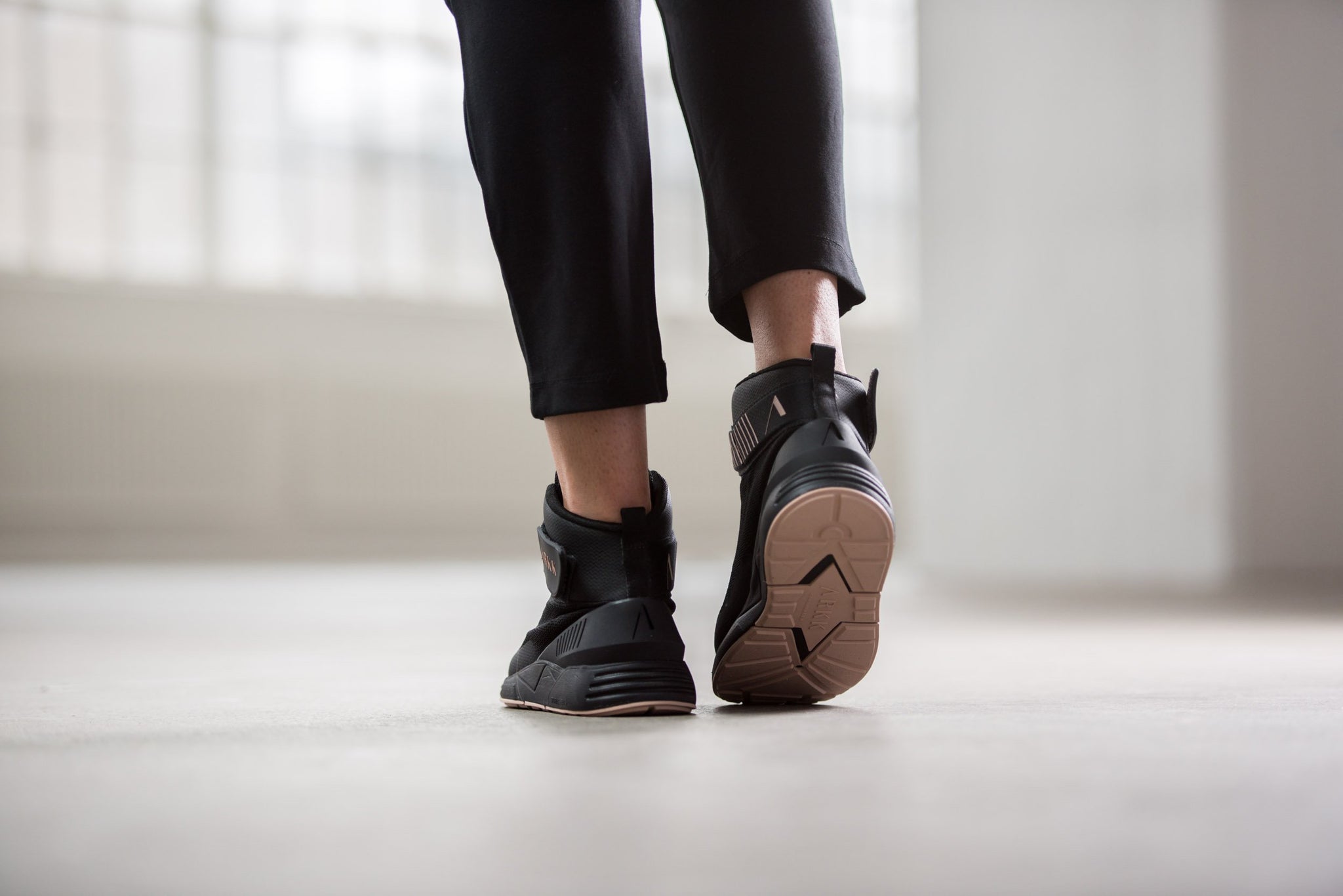 Pythron S-E15 Black Roebuck - Women