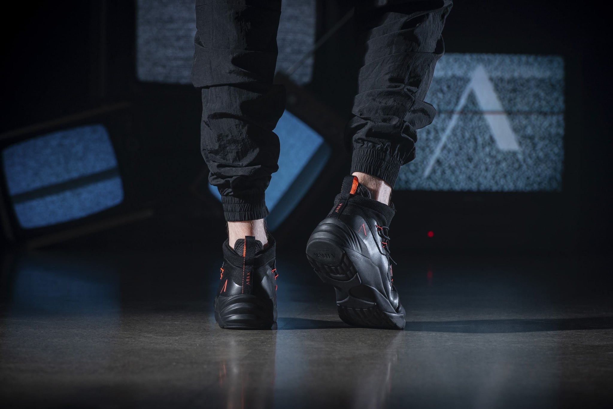 ARKK Copenhagen - Main Line Chrontech Mesh HS W13 Black Neon Coral-Men Chrontech Black