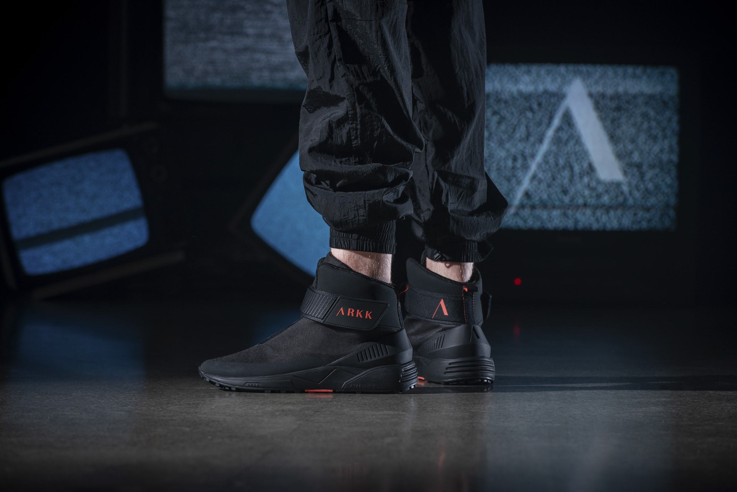 ARKK Copenhagen - Main Line Pythron Mesh 2.0 S-E15 Vibram® Black Neon Coral-Men Pythron Black