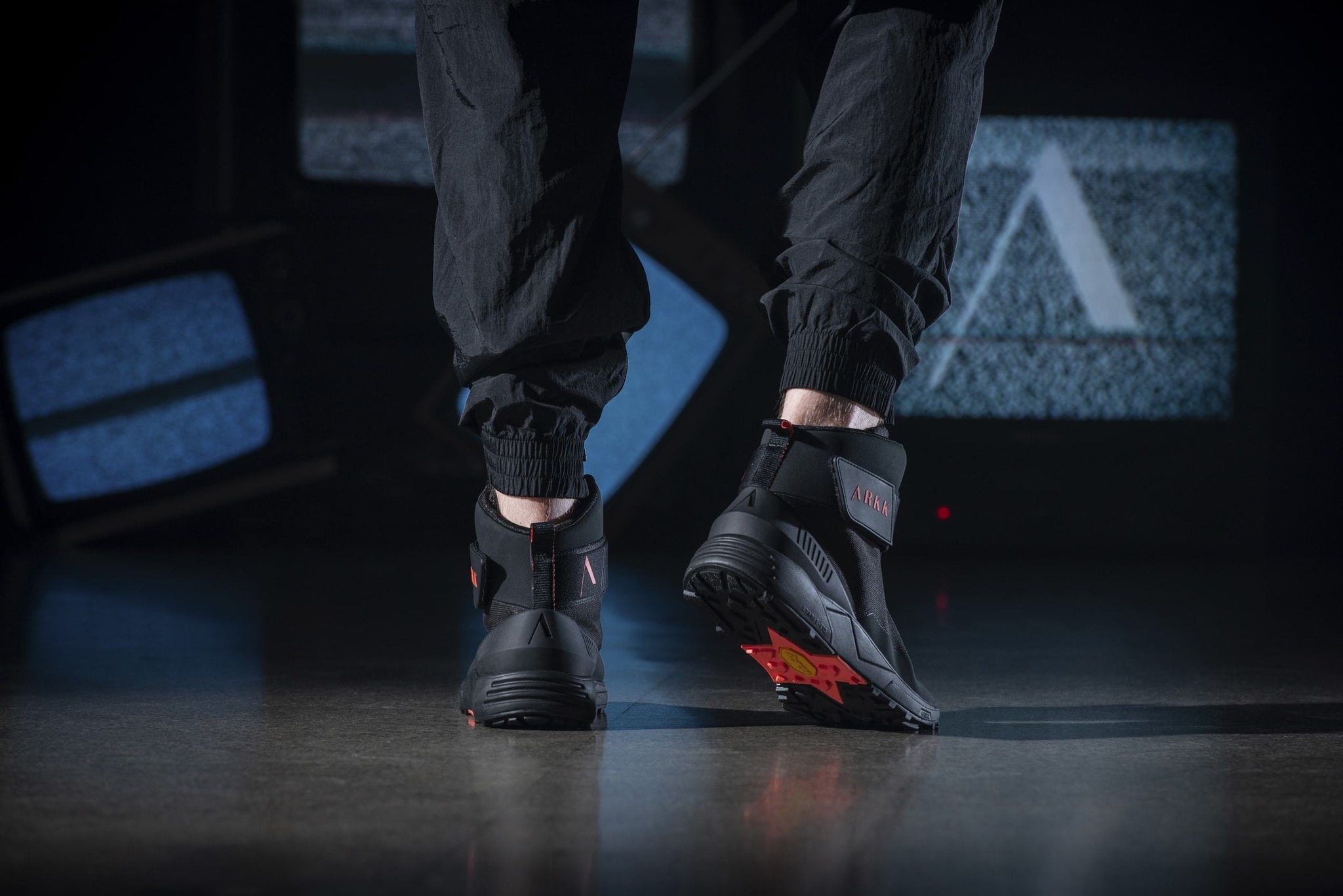 ARKK Copenhagen - Main Line Pythron Mesh 2.0 S-E15 Vibram® Black Neon Coral-Men Pythron Black
