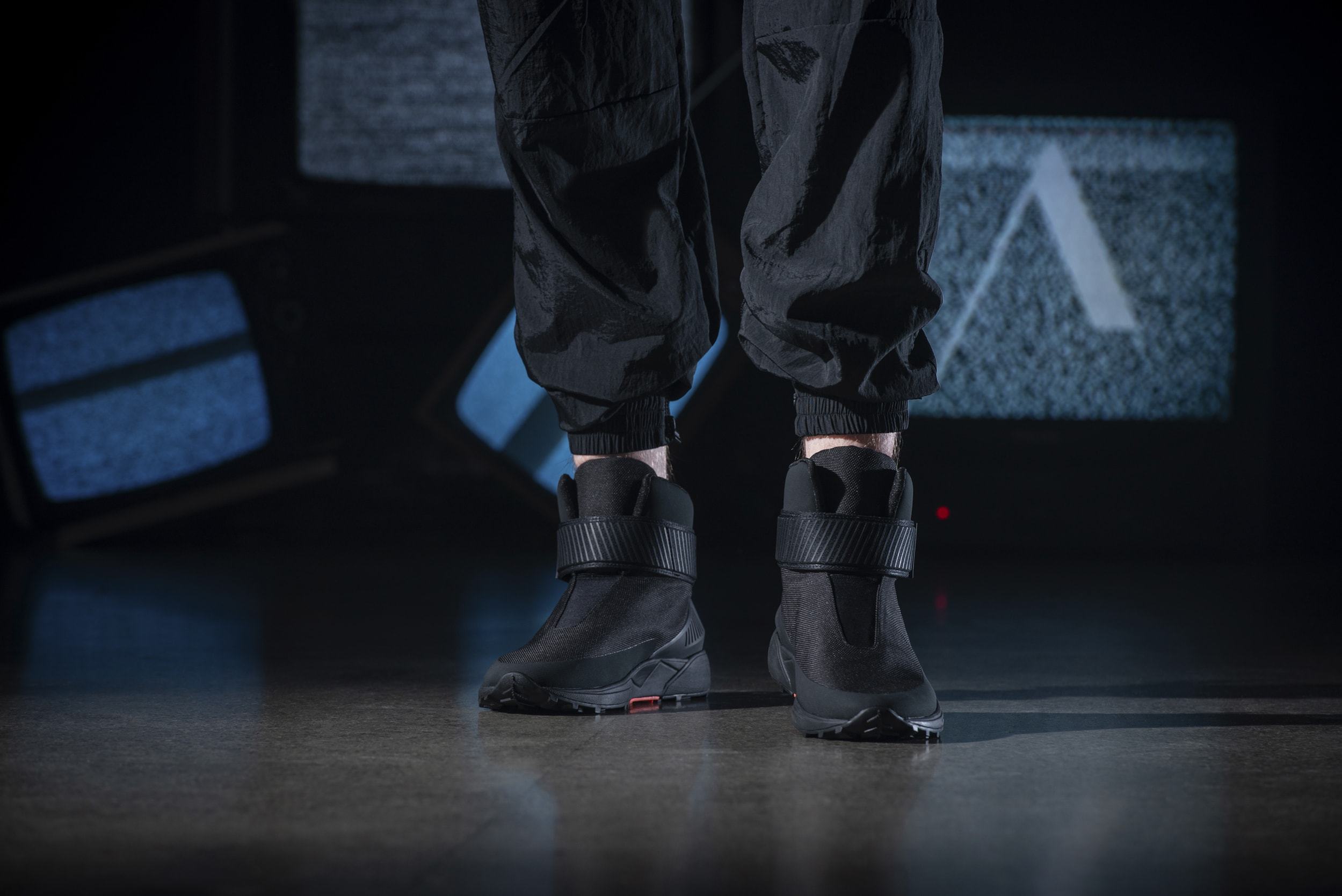 ARKK Copenhagen - Main Line Pythron Mesh 2.0 S-E15 Vibram® Black Neon Coral-Men Pythron Black