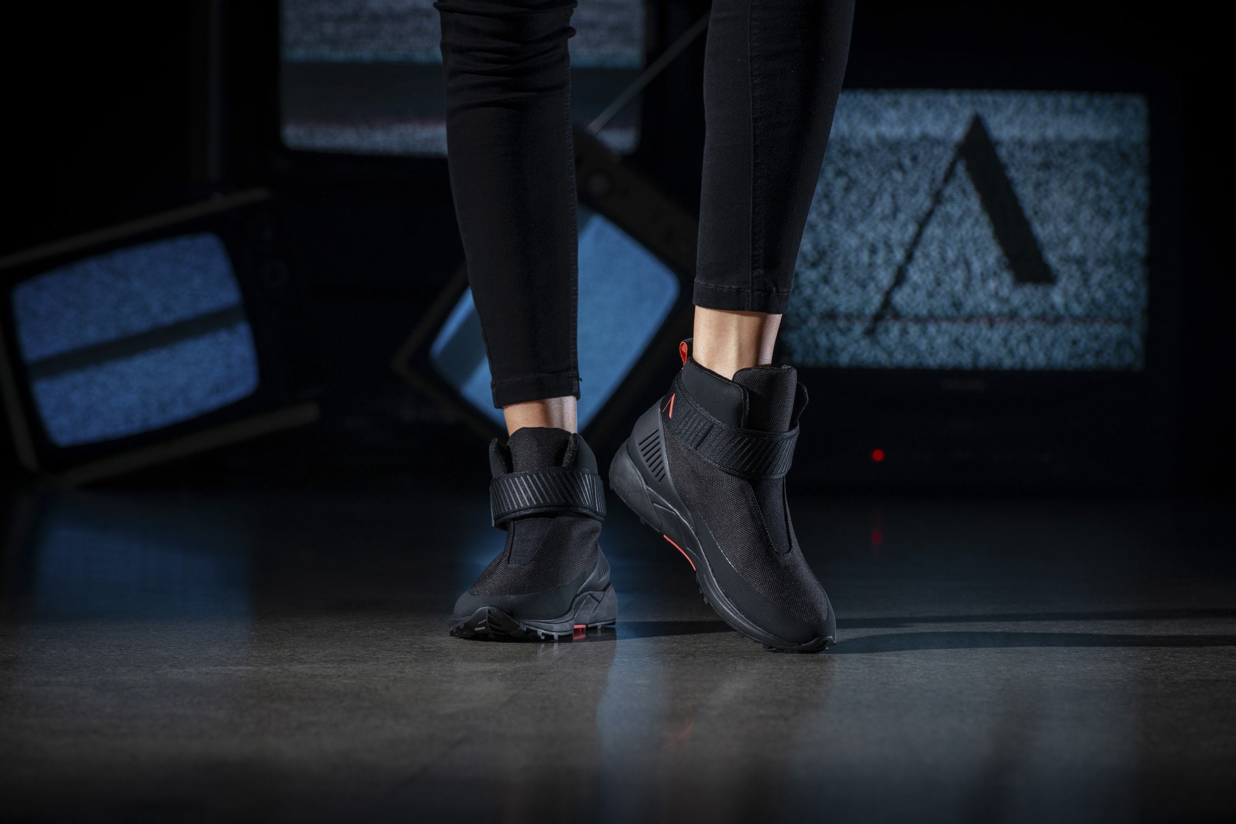 ARKK Copenhagen - Main Line Pythron Mesh 2.0 S-E15 Vibram® Black Neon Coral-Women Pythron Black