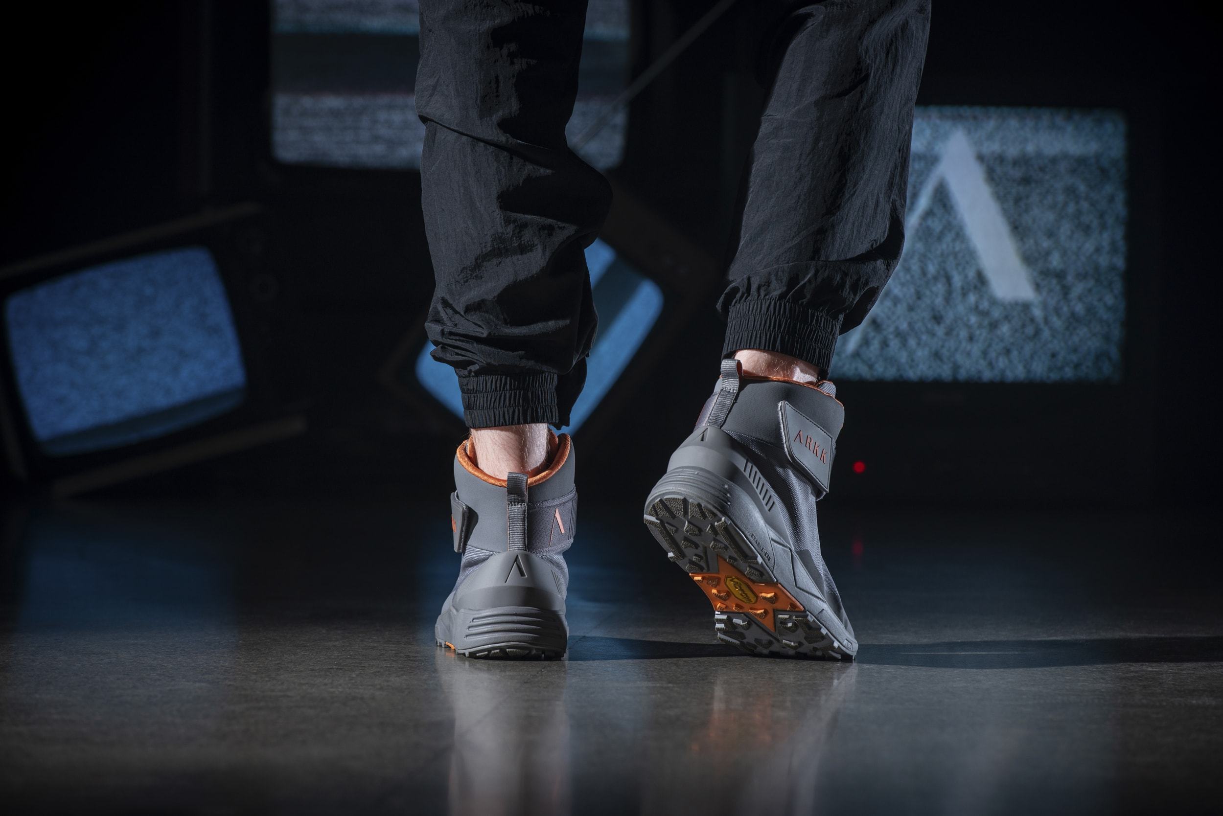 ARKK Copenhagen - Main Line Pythron Mesh 2.0 S-E15 Vibram® Titanium Orange-Men Pythron
