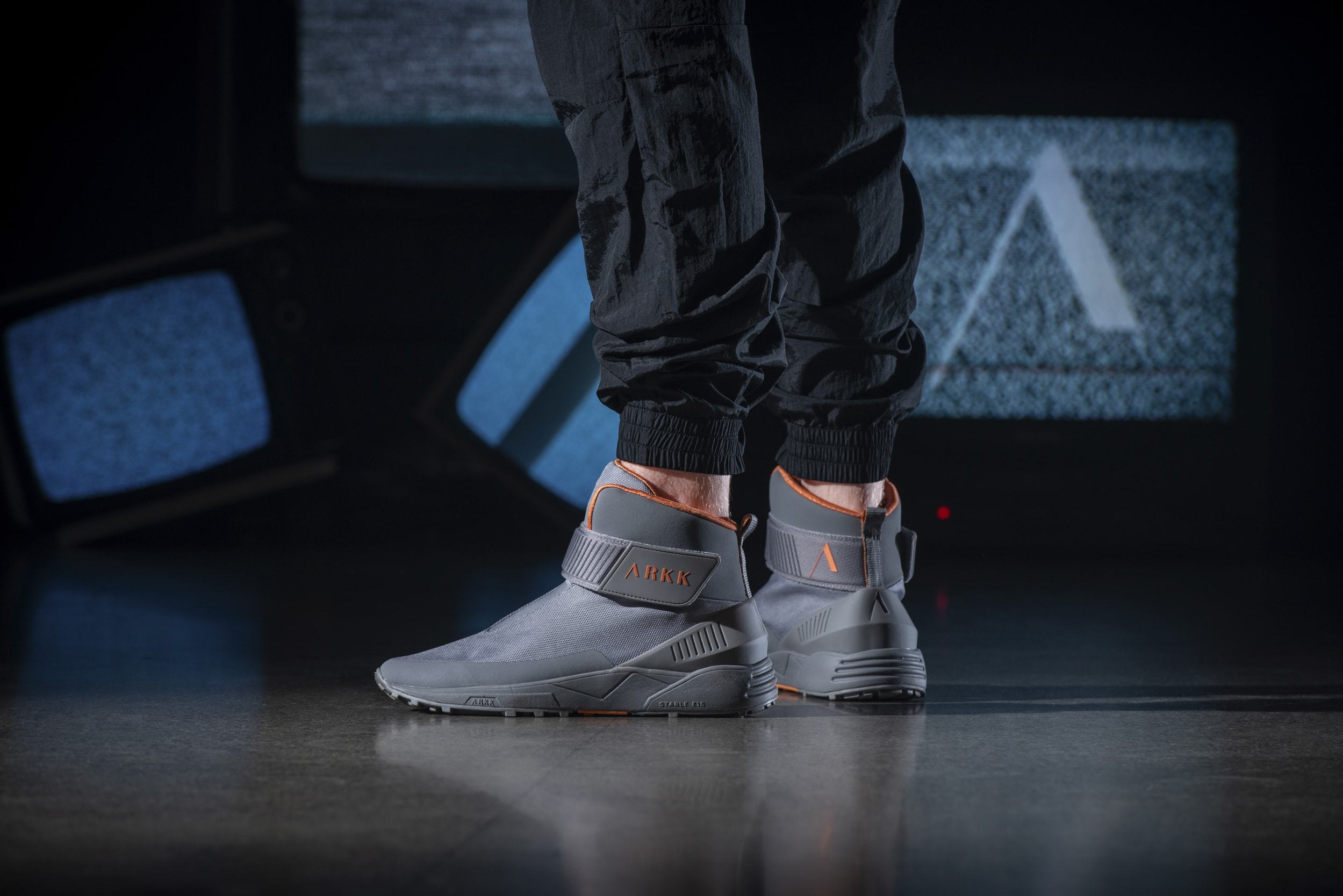 ARKK Copenhagen - Main Line Pythron Mesh 2.0 S-E15 Vibram® Titanium Orange-Men Pythron
