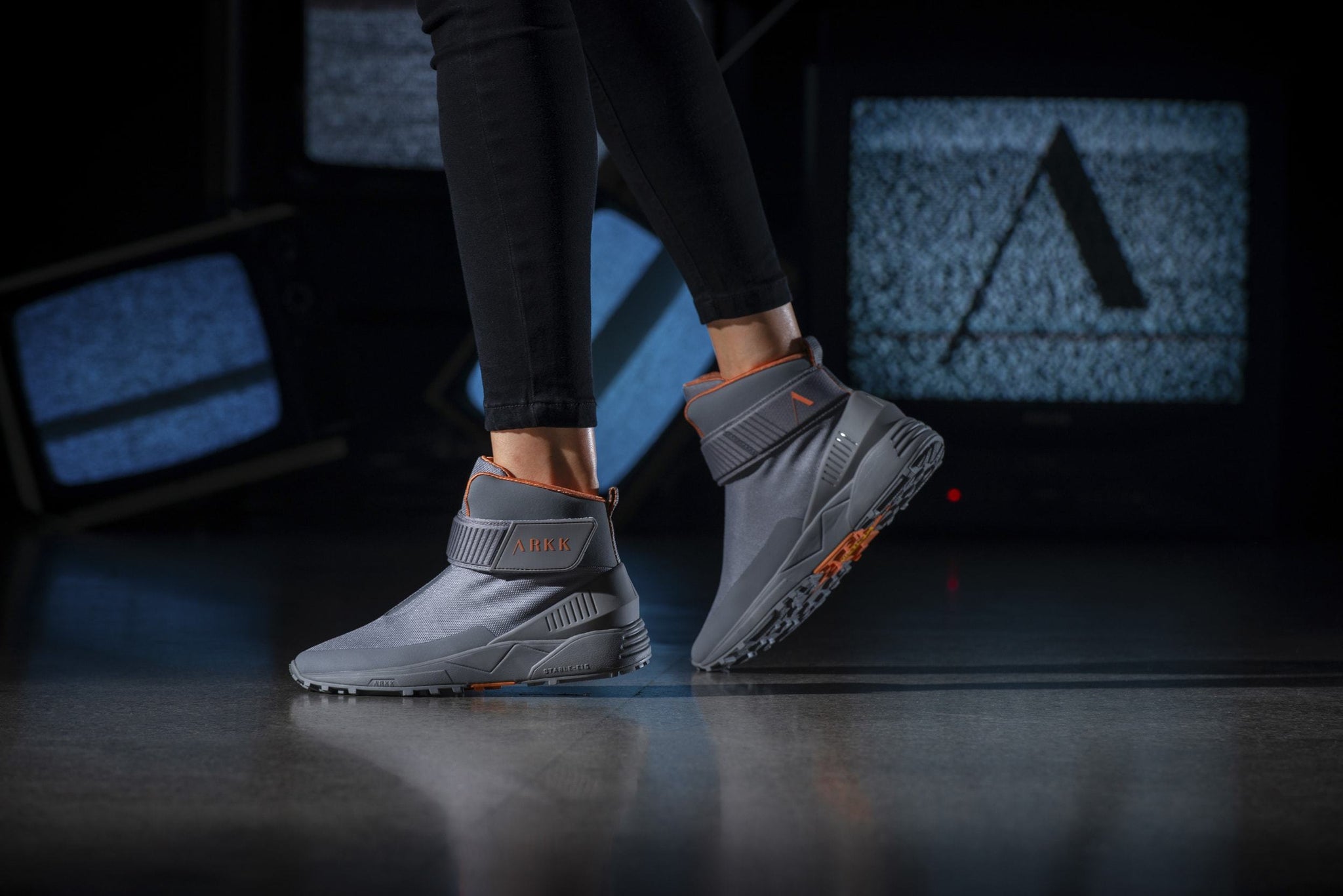 ARKK Copenhagen - Main Line Pythron Mesh 2.0 S-E15 Vibram® Titanium Orange-Women Pythron