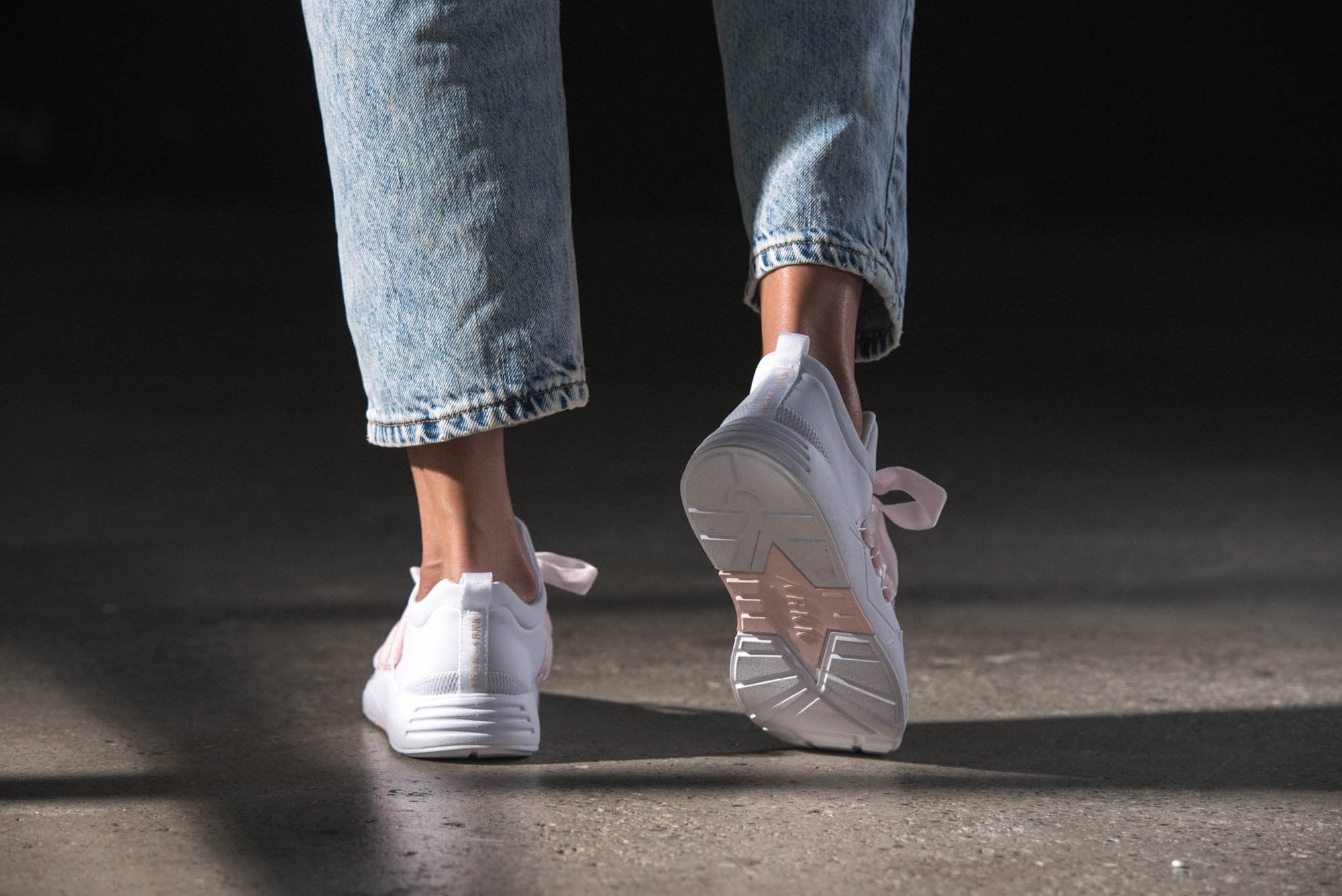 ARKK Copenhagen - Essential Line Raven Mesh Velvet S-E15 White Soft Rose - Women Raven