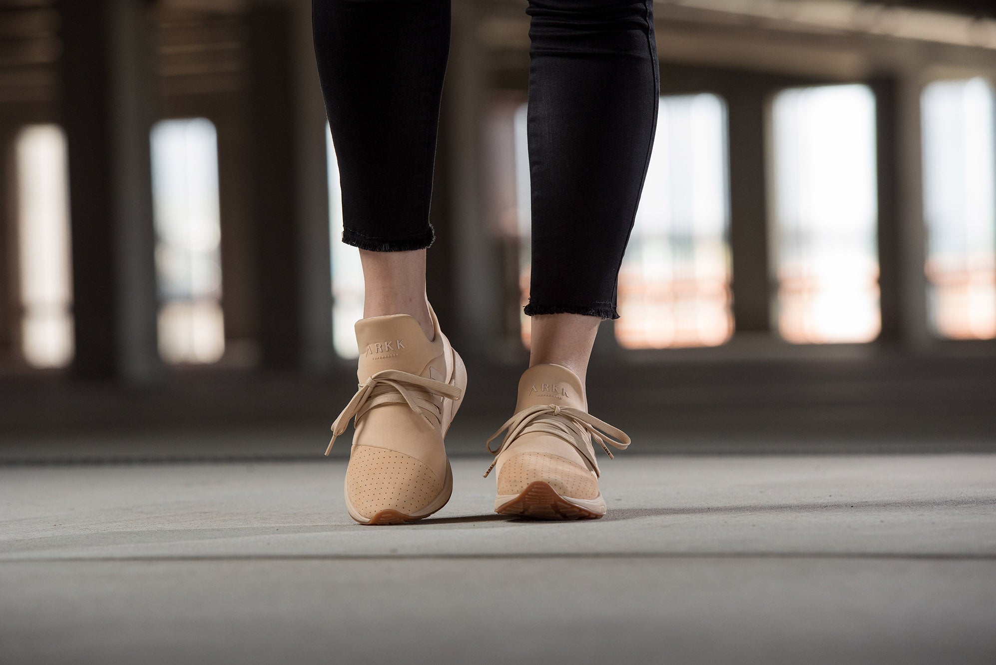 ARKK Collection Raven Nubuck S-E15 Warm Sand Gum - Women Raven Sand